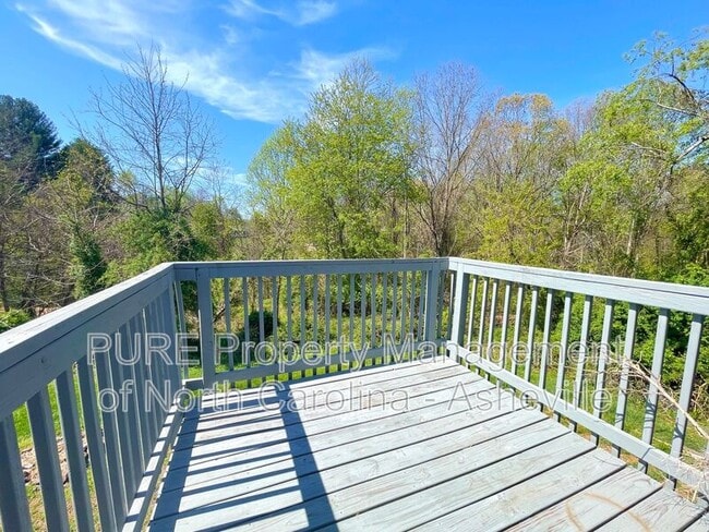 Building Photo - 143 Carrion Ln