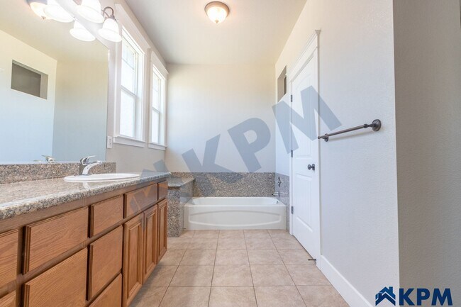 Building Photo - Updated 2-Story, 3 Bedroom 2.5 Bath Single...