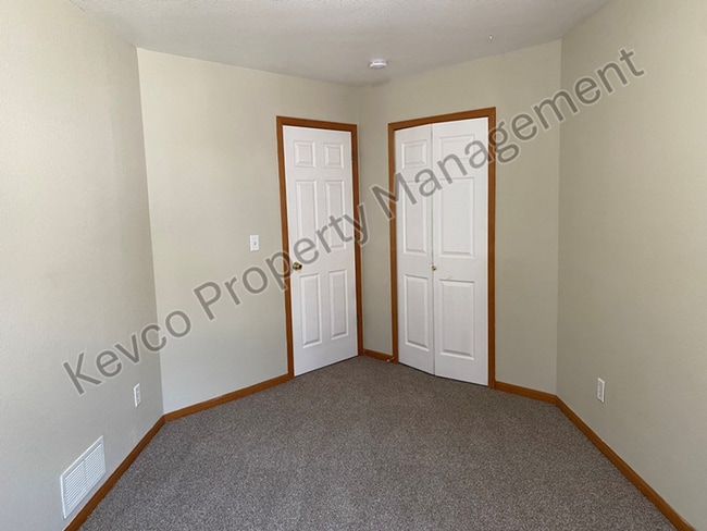 Building Photo - 1637 Westbridge Dr