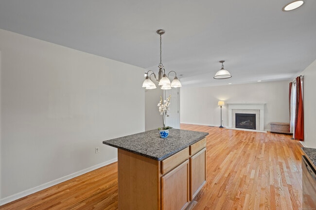 Building Photo - 802 Evergreen Ave
