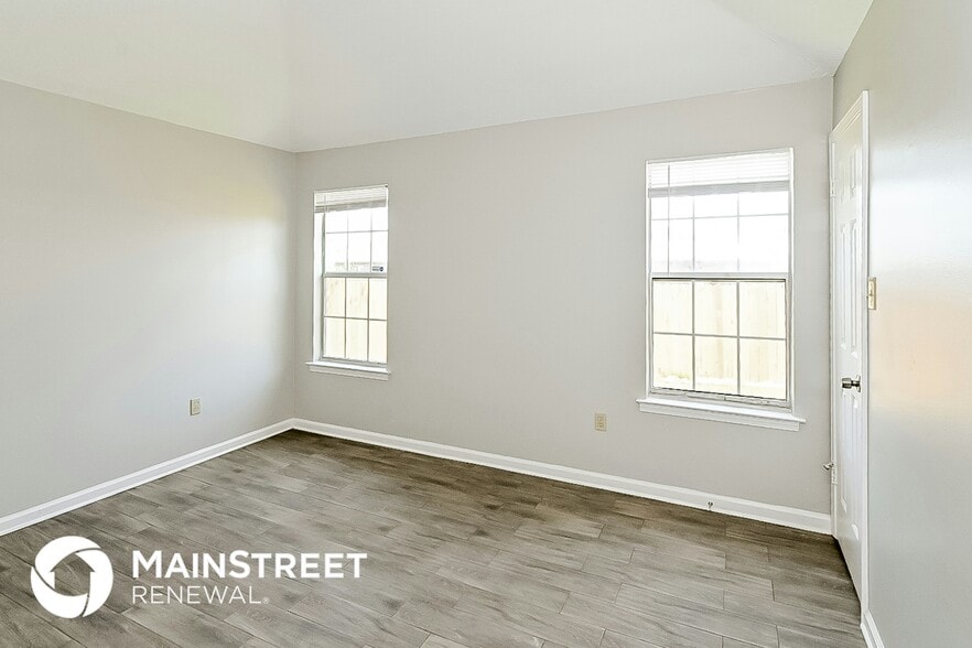 Building Photo - 6464 Elmwood Cove