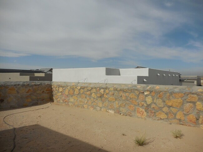 Building Photo - 213 Epsom Dr