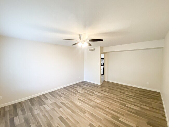 Building Photo - 21 E Alameda Dr