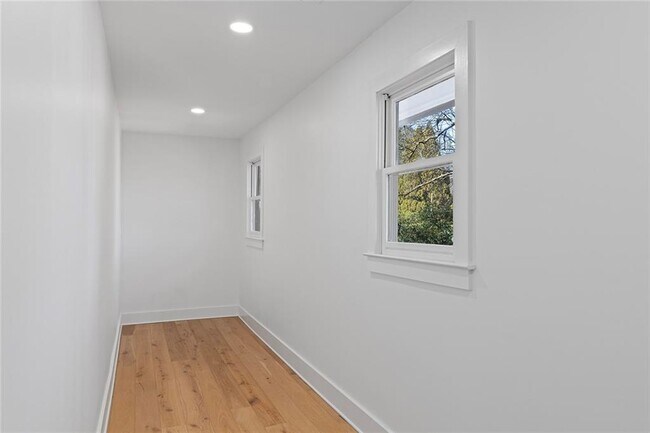 Building Photo - 1275 The by Way NE