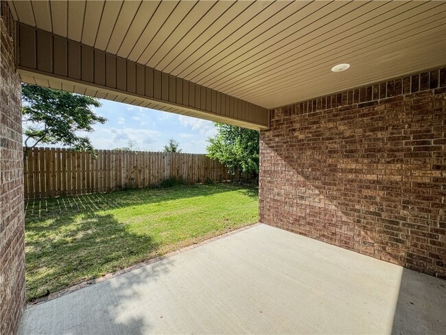 Building Photo - 4302 SW Pawhuska St