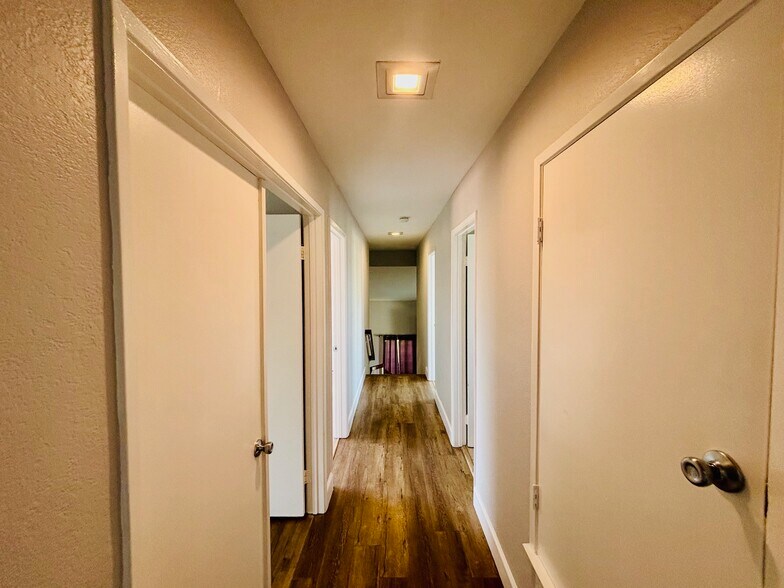 Building Photo - 38343 5th Pl W