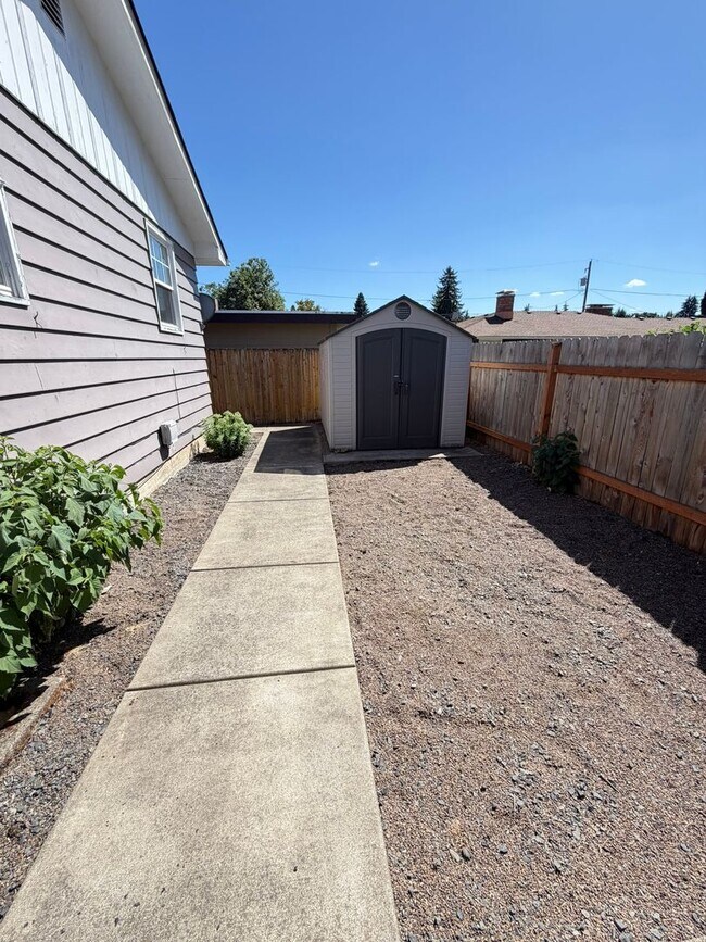 Building Photo - 3 Bedroom on Large corner lot!