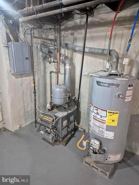 Building Photo - 5345 W Columbia Ave