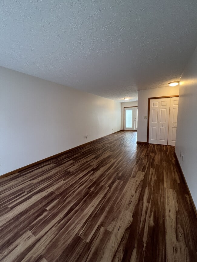 Building Photo - 910 N Meridian St Rd