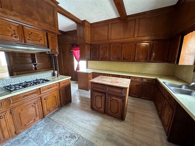 Building Photo - 2324 Gentry St