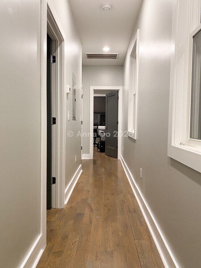 Building Photo - 809 21st Ave N