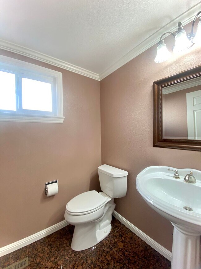 Building Photo - Spacious 4-Bedroom Irvington Home with Mod...