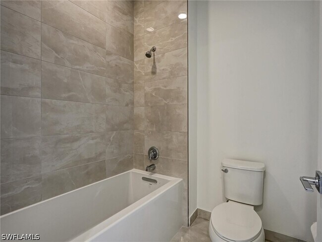 Building Photo - 5126 Panella Ave