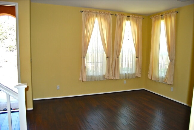 Building Photo - Spacious 4 Bedroom Townhome in Airoso of Carmel Valley