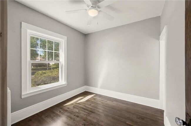Building Photo - Updated 3 BR/1 BA Single-Family Home in St...