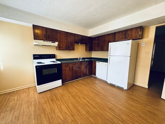 Building Photo - Timberlake Rd Townhouse