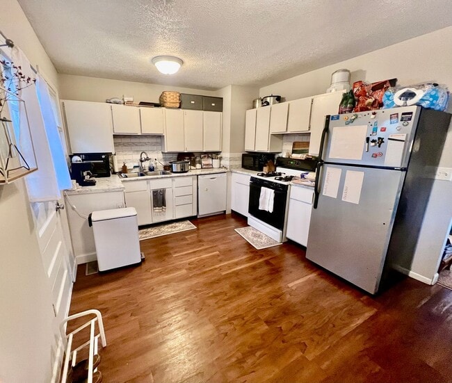 Building Photo - 3-Bedroom Home in Normal with Detached Garage & Large Backyard