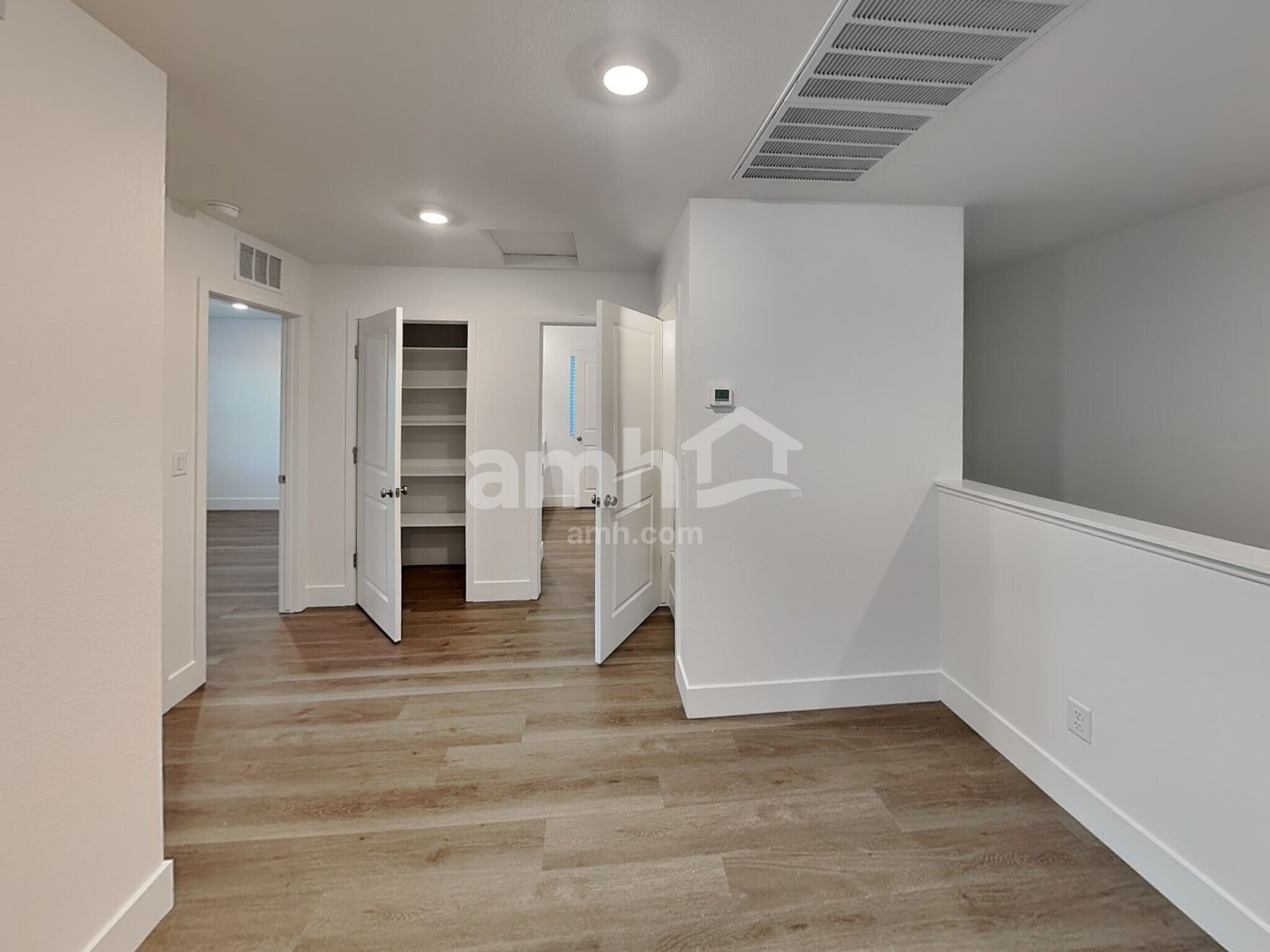 Building Photo - 5871 Vaes Dothrak St