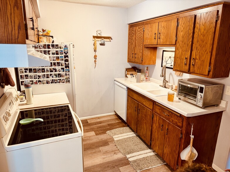 Building Photo - 2060 Rockstone Ln