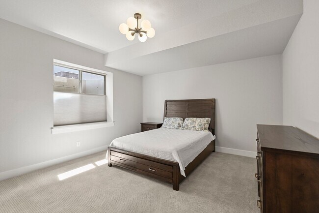 Building Photo - 3354 Crest Hollow View
