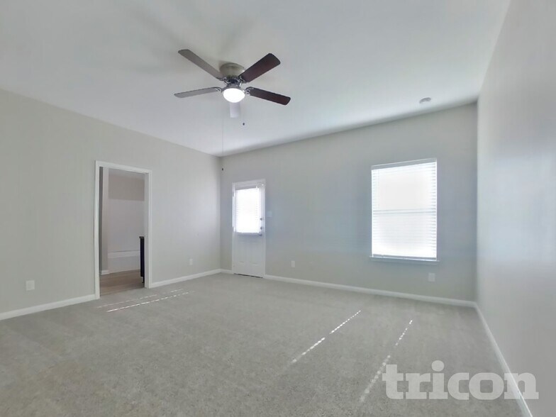 Building Photo - 2055 Sweet Lilac Dr