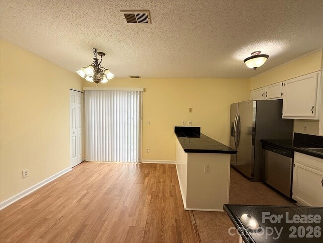 Building Photo - 8288 Golf Ridge Dr