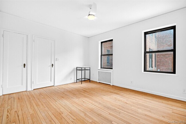 Building Photo - 2 Greenridge Ave