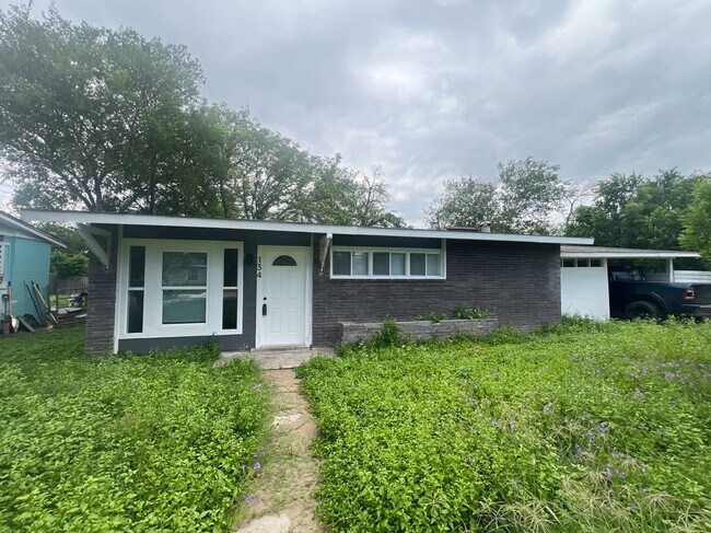 Building Photo - 134 Aldrich Dr
