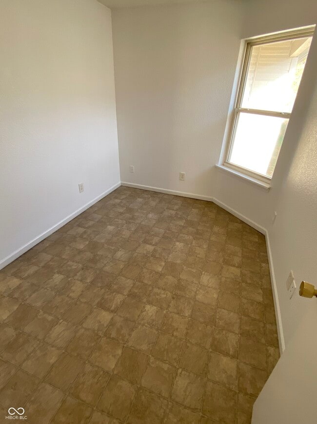 Building Photo - 5251 Bluff View Dr