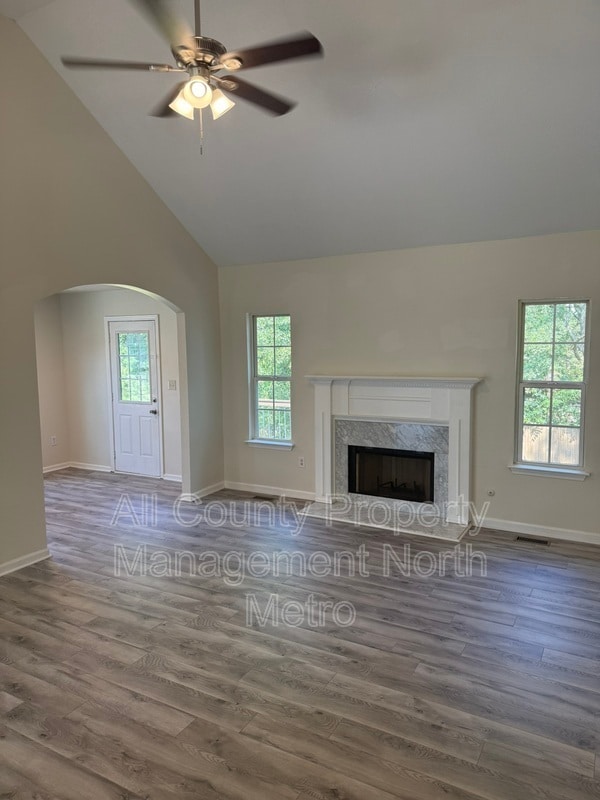 Building Photo - 170 S Barbara Ln