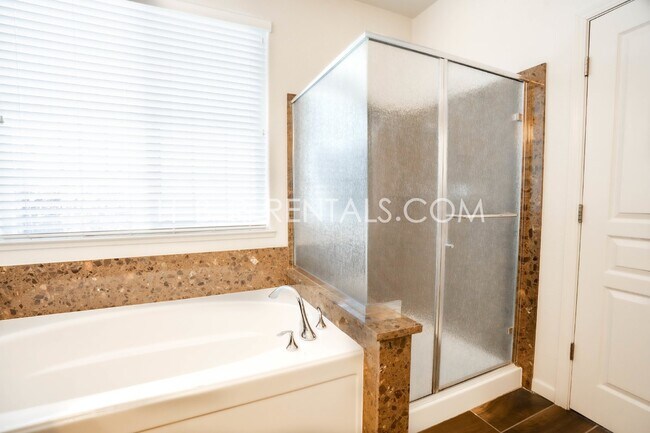 Building Photo - Spacious 4-Bedroom with Granite Finishes in Tracy – Your Dream Home Awaits!