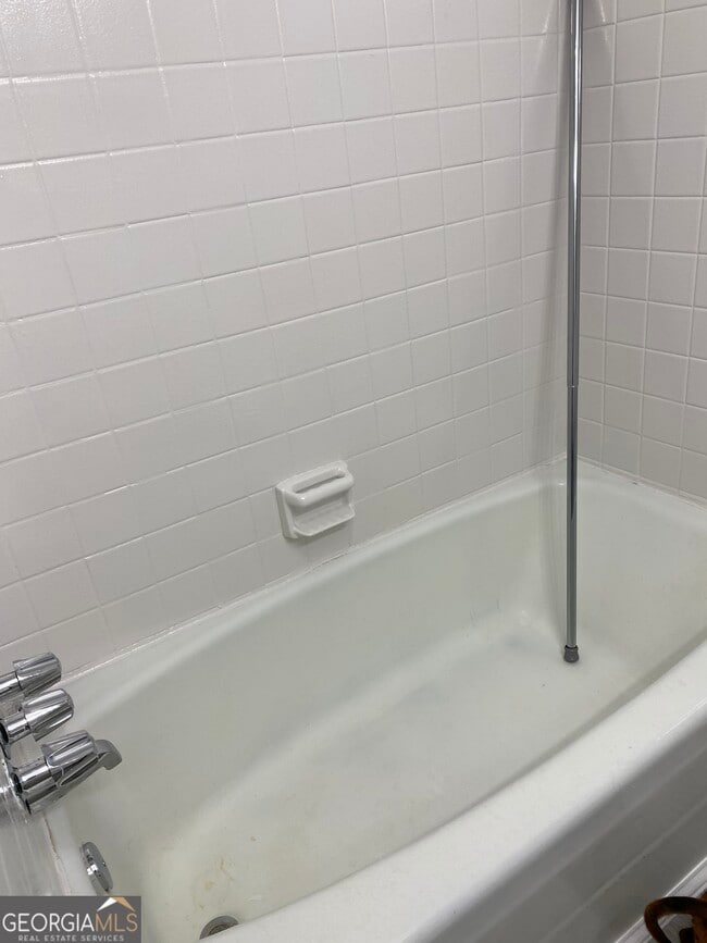 Building Photo - 164 Glenn Carrie Rd