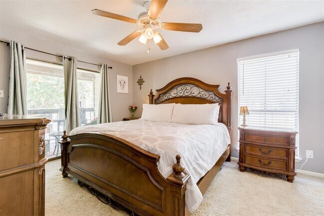 Building Photo - 17331 Red Oak Dr