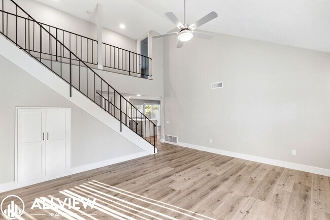 Building Photo - Welcome to this stunning 5-bedroom, 4-bathroom home located in the desirable Huntington Beach nei...