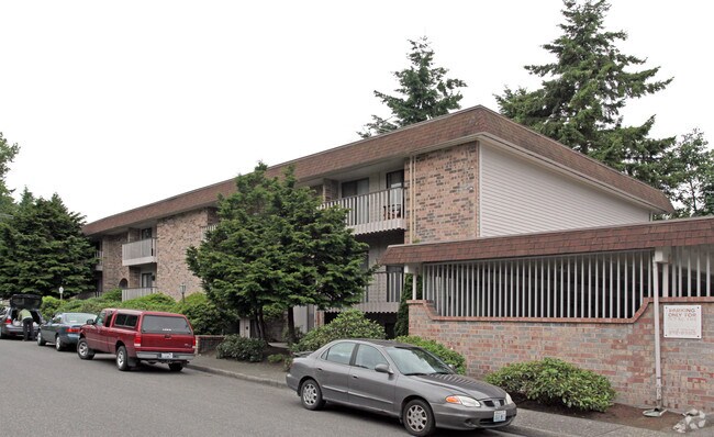 Building Photo - Conquistador Apartments