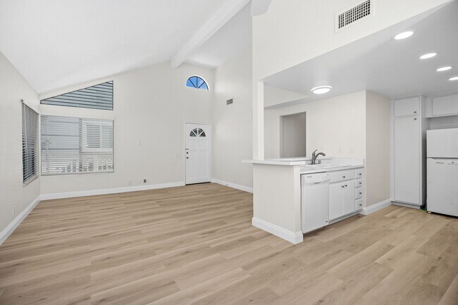 Building Photo - Prime Irvine Living: Bright End Unit Steps from Pool & Parks
