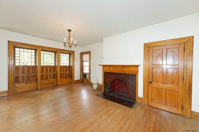 Building Photo - 150 2nd St