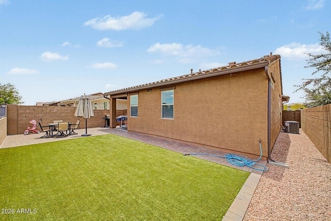Building Photo - 9012 W Solano Dr