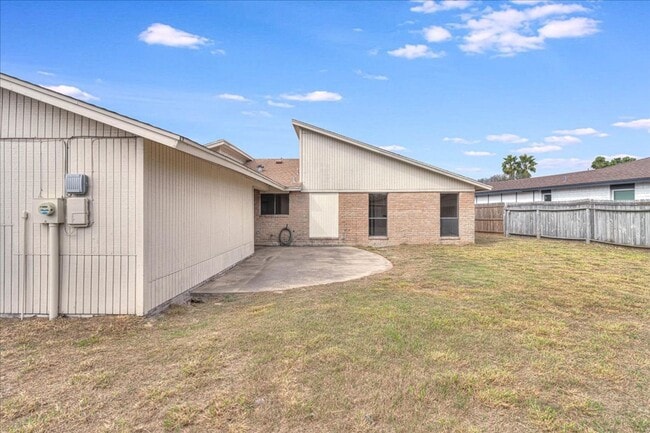 Building Photo - 985 Crossbill St