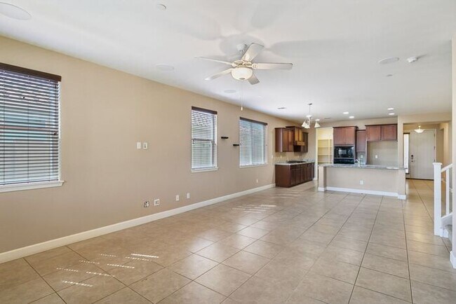 Building Photo - Welcome to this Charming 5 bedroom, 3.5 ba...