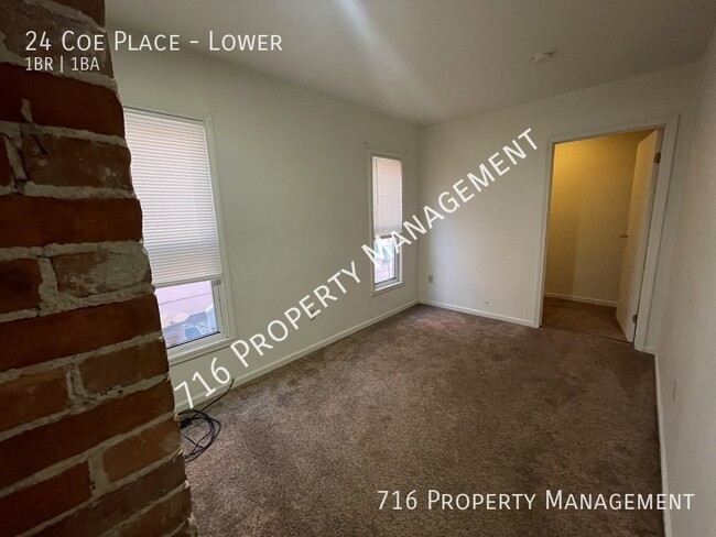 Building Photo - Spacious Lower 1 Bedroom Available Now!