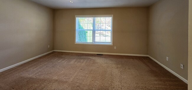 Building Photo - 162 Slindes Wood Cir