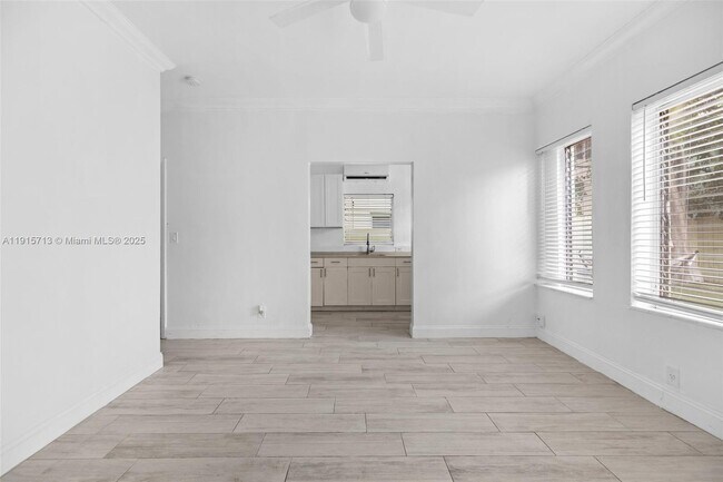 Building Photo - 2822 Pine Tree Dr