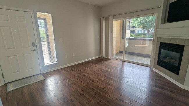 Building Photo - SUPER NICE 2-BDRM, 2-BATH MAIN LEVEL CONDO...