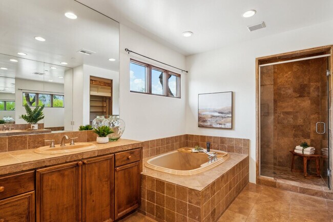 Building Photo - 7701 E Golden Eagle Cir