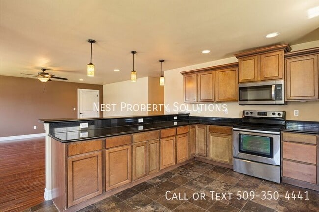 Building Photo - 547 S Bayside St