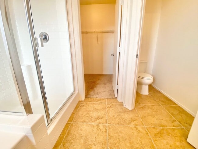 Building Photo - CUTE 3 BEDROOM / 2.5 BATHROOMS, TOWNHOME W...