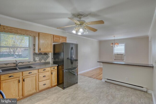 Building Photo - 206 N Main St