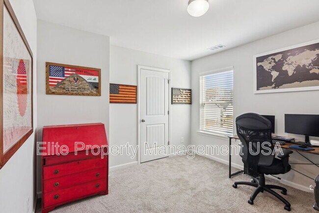 Building Photo - 566 Skye Dr