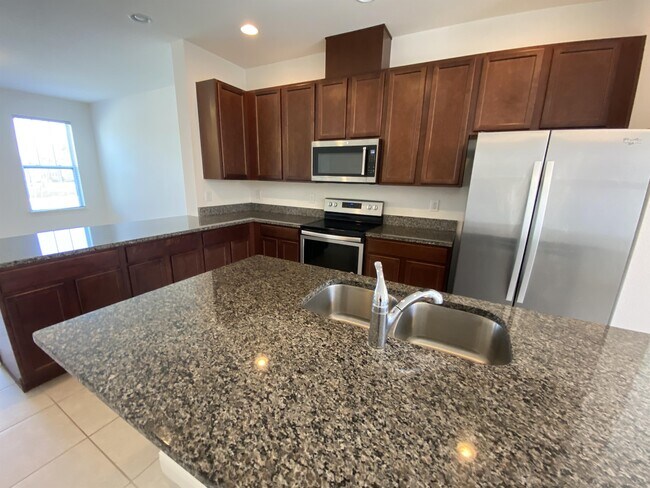 Building Photo - 15555 Honeybell Dr